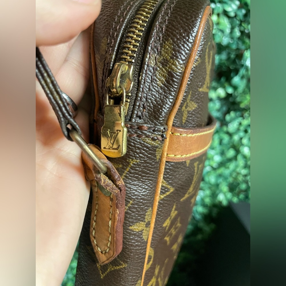 Louis Vuitton - Vintage Danube Monogram Canvas Crossbody Bag - 2002 - Picture 5 of 16